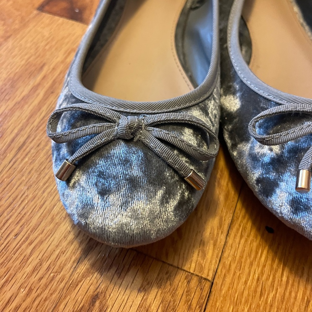 Stylish Gray Velvet Women's Flats - Picture 2 of 4